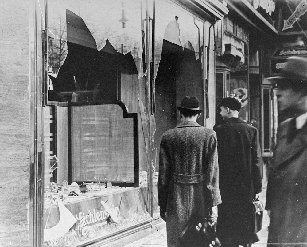 Kristallnacht: Φωτογραφία μετά τη Νύχτα των Κρυστάλλων